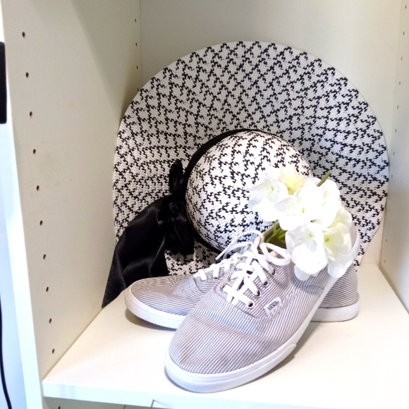 Vans - Classic Pinstripe White Grey Skate Shoes - Women's 10, men's-8.5 - Picture 1 of 6